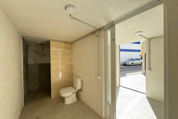 Herverkoop - Fabriekshal - Torrevieja - Centro