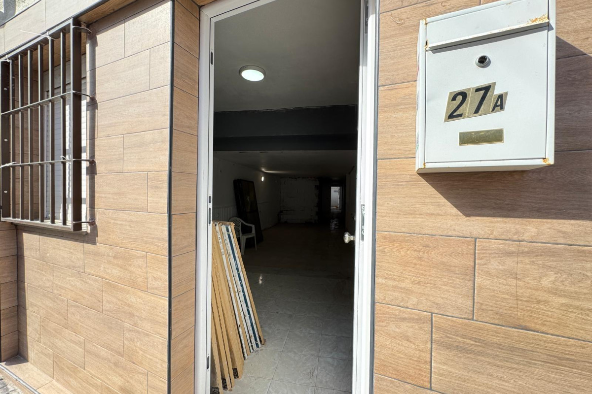 Herverkoop - Fabriekshal - Torrevieja - Centro