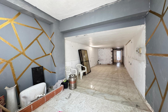 Herverkoop - Fabriekshal - Torrevieja - Centro