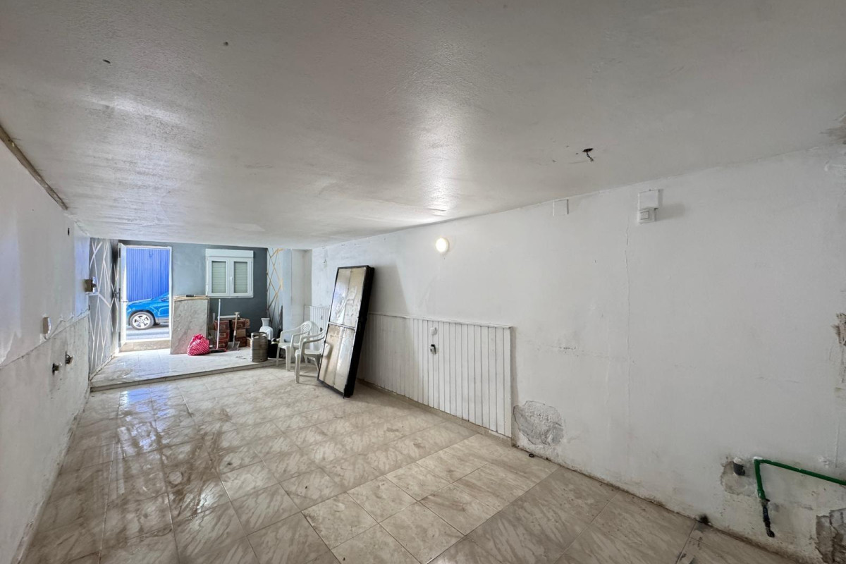 Herverkoop - Fabriekshal - Torrevieja - Centro