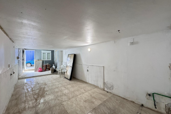 Herverkoop - Fabriekshal - Torrevieja - Centro