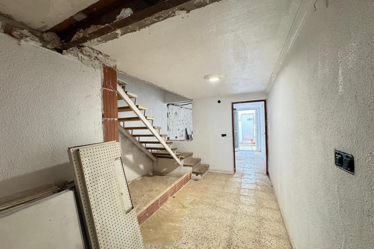 Herverkoop - Fabriekshal - Torrevieja - Centro