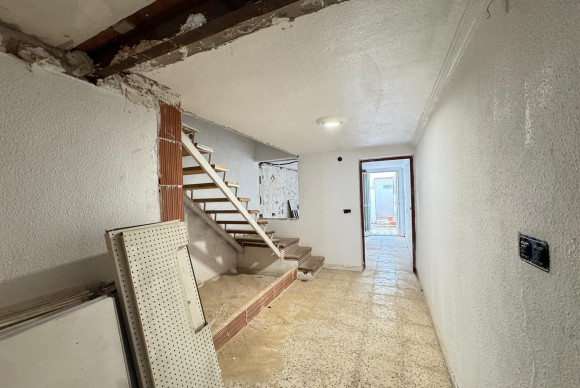 Herverkoop - Fabriekshal - Torrevieja - Centro