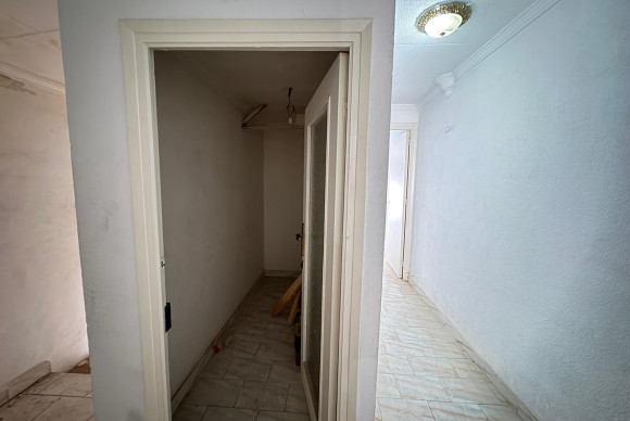 Herverkoop - Fabriekshal - Torrevieja - Centro