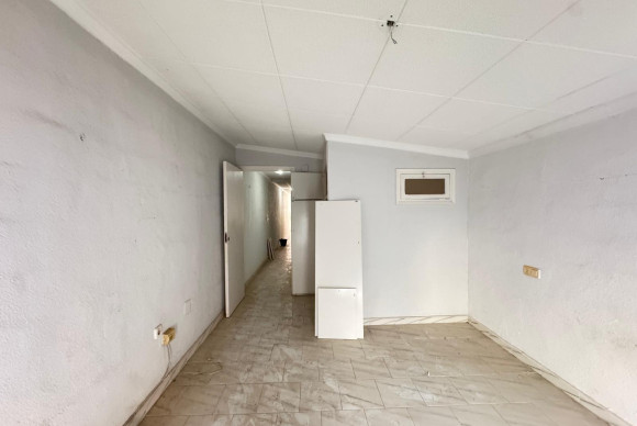 Herverkoop - Fabriekshal - Torrevieja - Centro