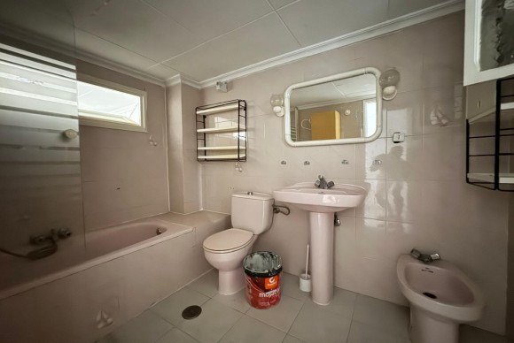 Herverkoop - Fabriekshal - Torrevieja - Centro