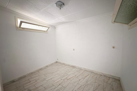 Herverkoop - Fabriekshal - Torrevieja - Centro