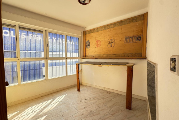 Herverkoop - Fabriekshal - Torrevieja - Centro