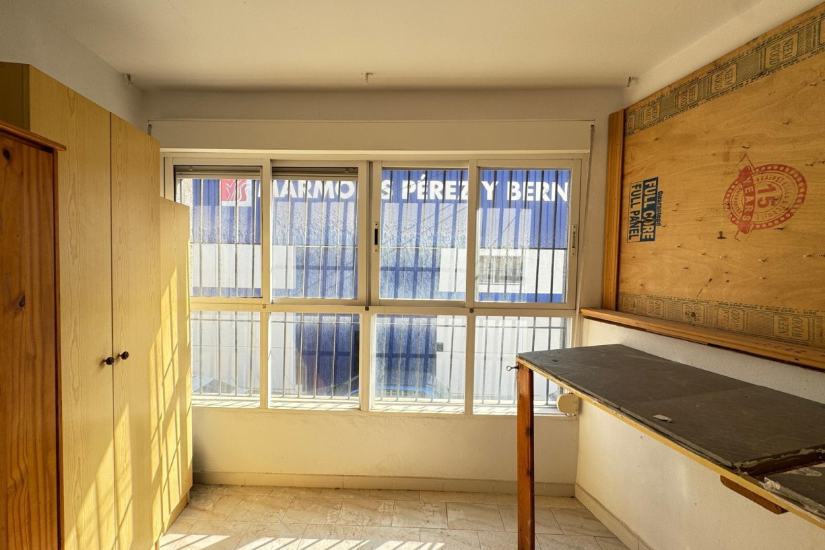 Herverkoop - Fabriekshal - Torrevieja - Centro