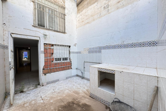 Herverkoop - Fabriekshal - Torrevieja - Centro