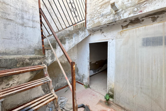 Herverkoop - Fabriekshal - Torrevieja - Centro