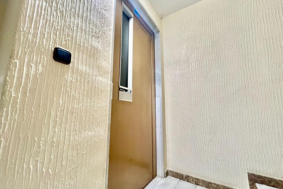 Herverkoop - Appartement  - Torrevieja - Las Piscinas Naturales