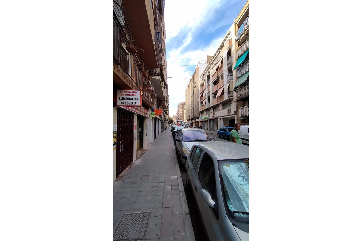 Alquiler a largo plazo - Local Comercial - Alicante - Carolinas Bajas
