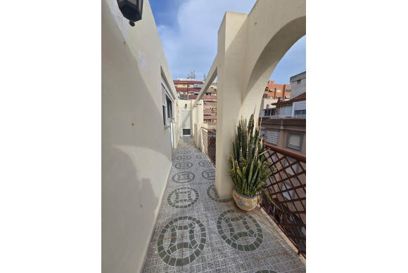 Alquiler a largo plazo - Apartamento / piso - Alicante - Los ángeles