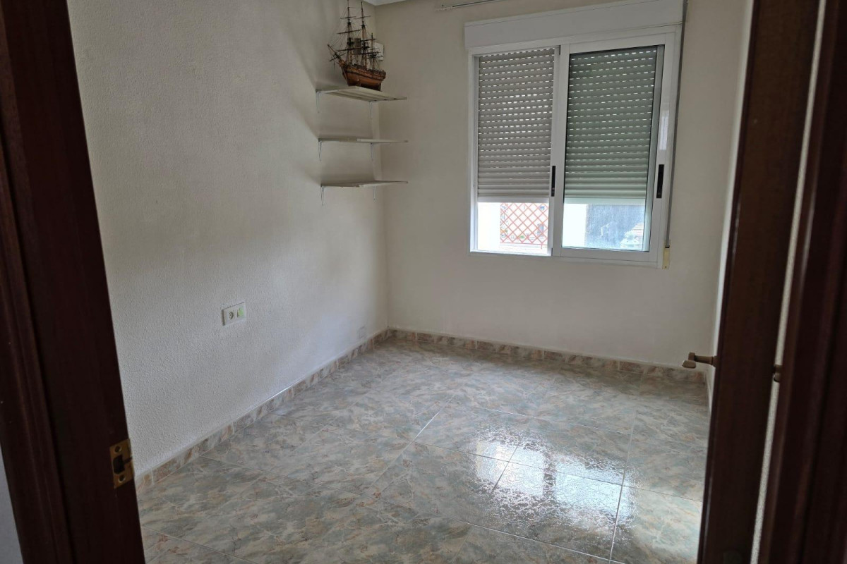Alquiler a largo plazo - Apartamento / piso - Alicante - Los ángeles