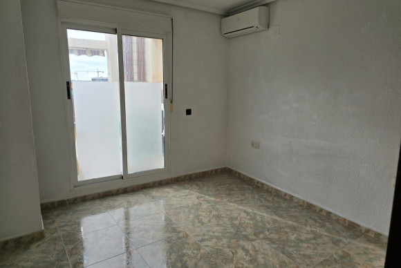 Alquiler a largo plazo - Apartamento / piso - Alicante - Los ángeles