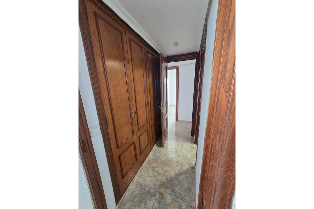 Alquiler a largo plazo - Apartamento / piso - Alicante - Los ángeles