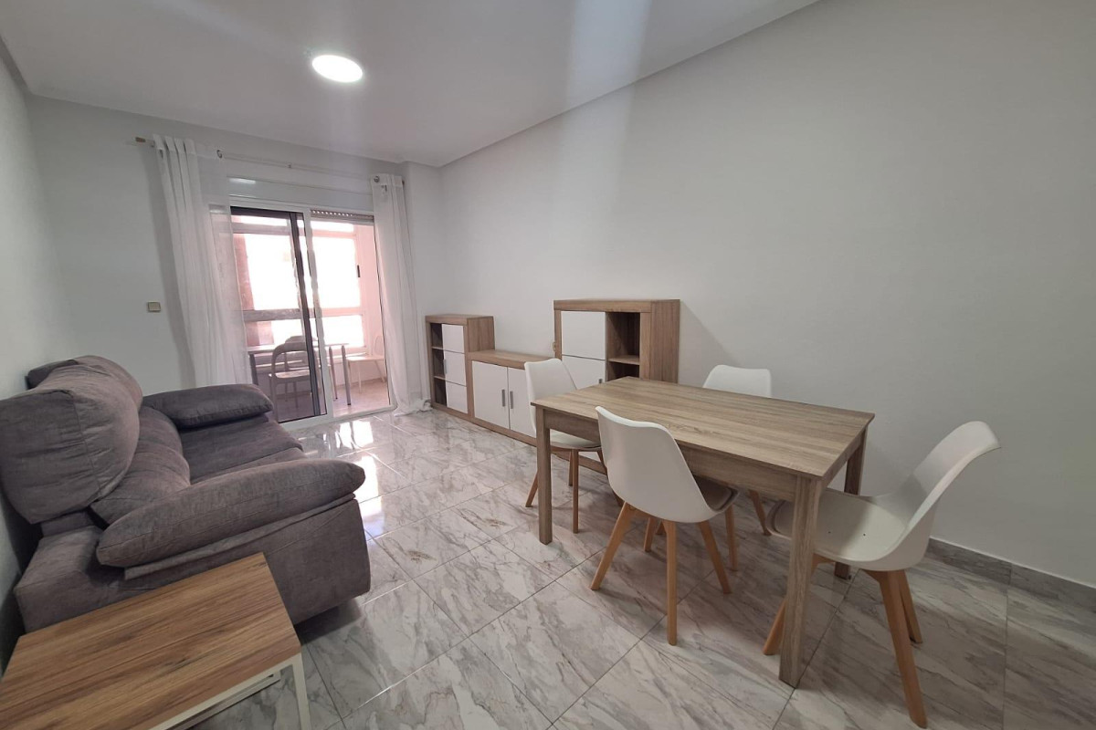 Alquiler a largo plazo - Apartamento / piso - Torrevieja - Centro