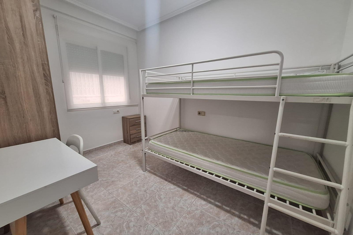 Alquiler a largo plazo - Apartamento / piso - Torrevieja - Centro