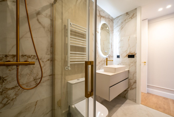 Reventa - Apartamento / piso - Madrid - Lista