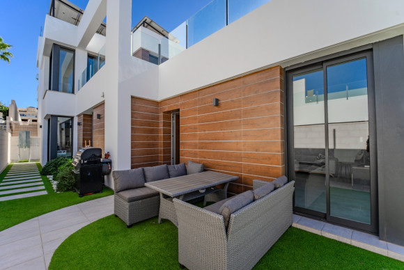 Reventa - Casa semi independiente - Benijofar