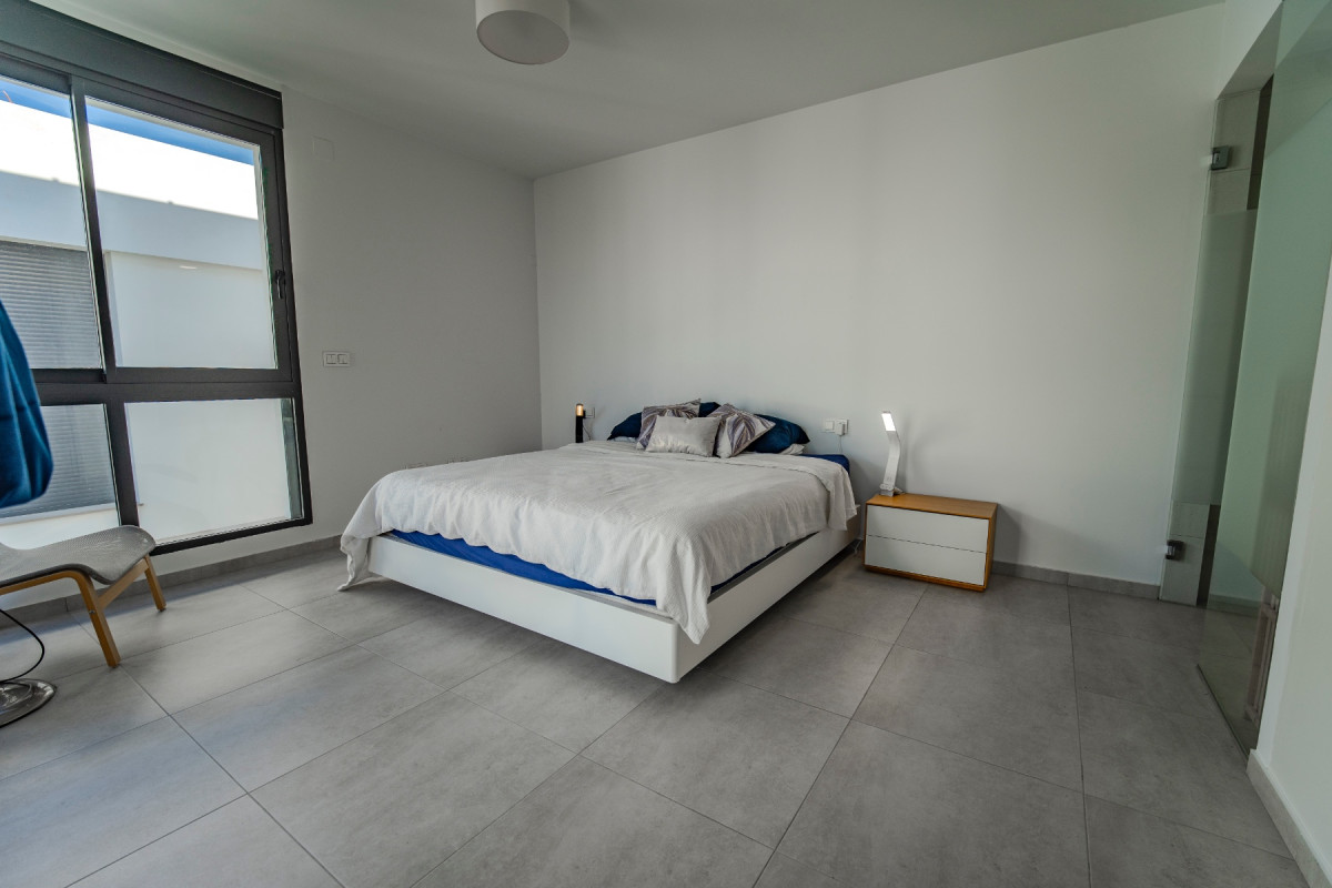 Reventa - Casa semi independiente - Benijofar