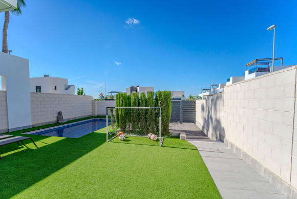 Reventa - Casa semi independiente - Benijofar