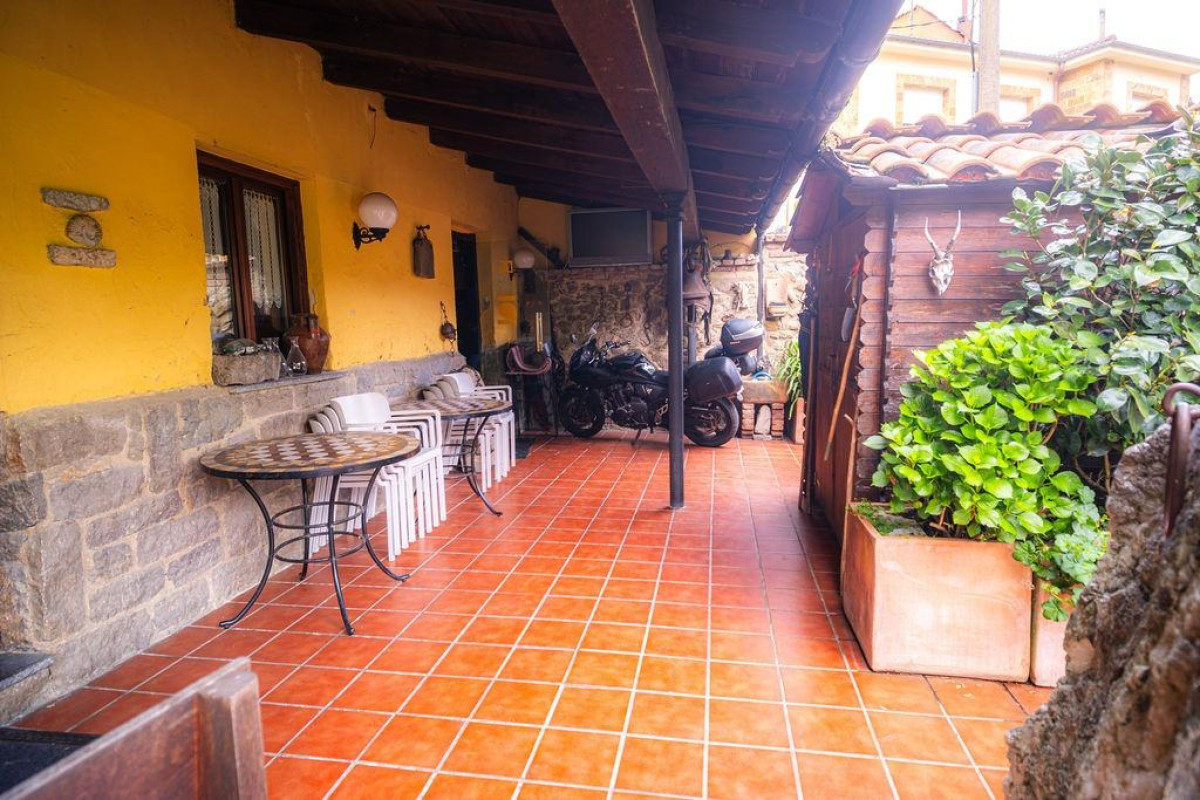 Reventa - Villa - Lena