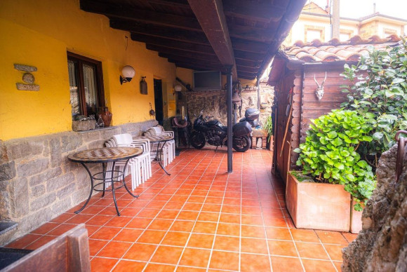 Reventa - Villa - Lena