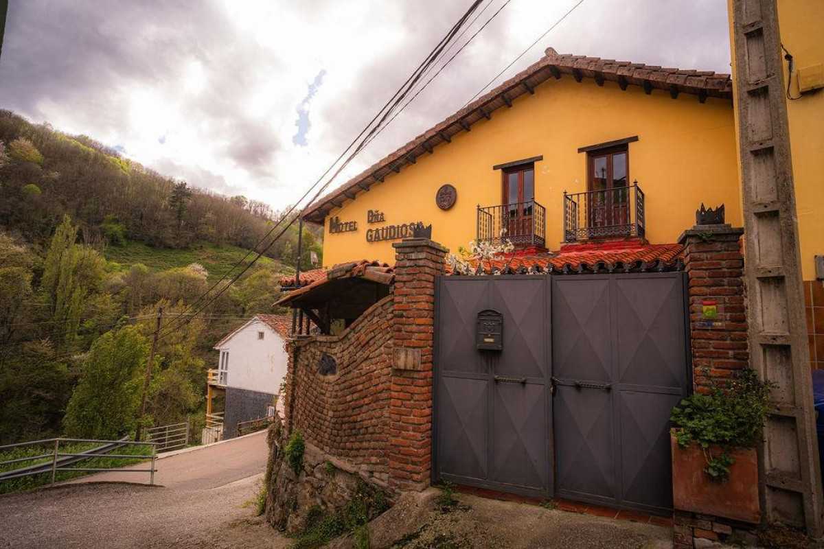 Reventa - Villa - Lena