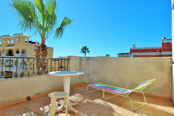 Resale - Townhouse - Villamartin
