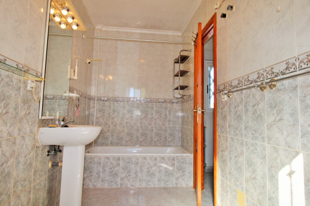 Resale - Townhouse - Villamartin