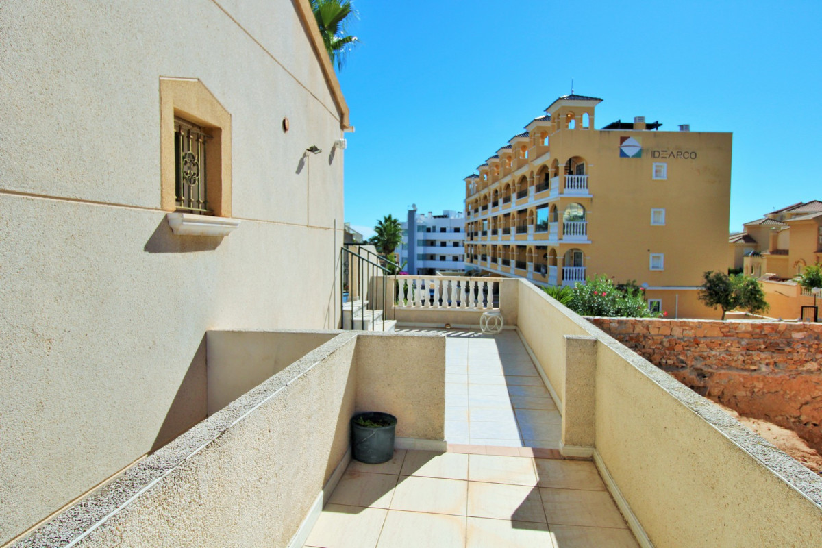 Resale - Townhouse - Villamartin
