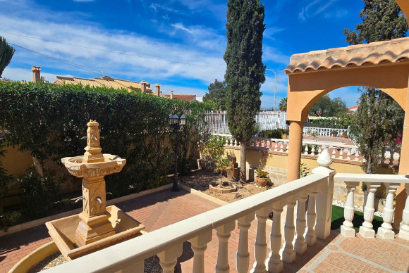 Revente - Villa for sale - Torrevieja - El Chaparral