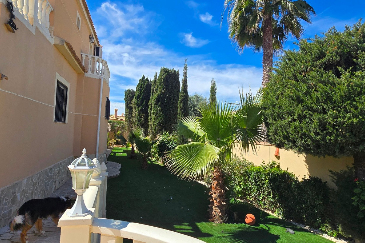 Revente - Villa for sale - Torrevieja - El Chaparral