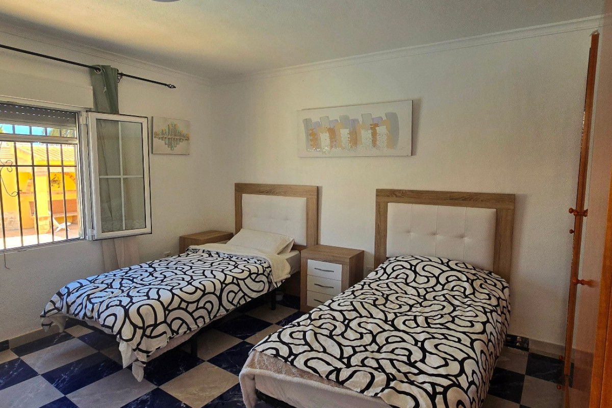 Revente - Villa for sale - Torrevieja - El Chaparral