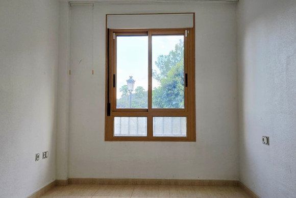 Resale - Apartment / flat - Xirles