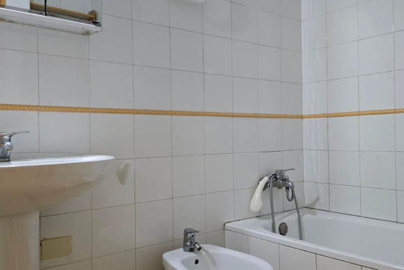 Resale - Apartment / flat - Xirles