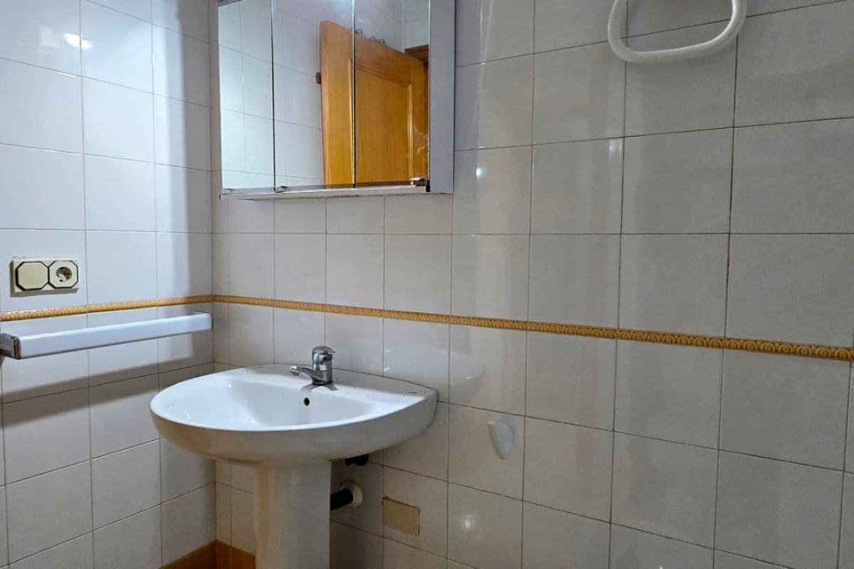 Resale - Apartment / flat - Xirles