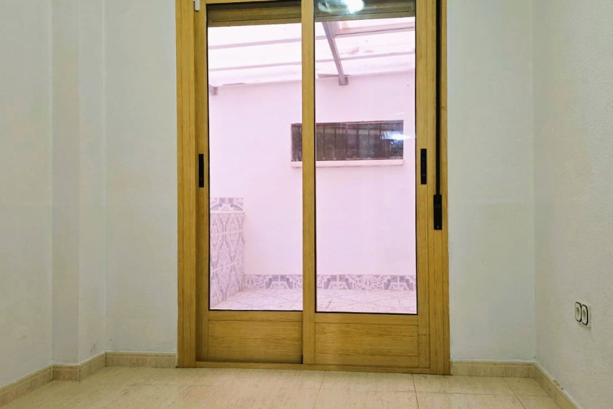 Resale - Apartment / flat - Xirles