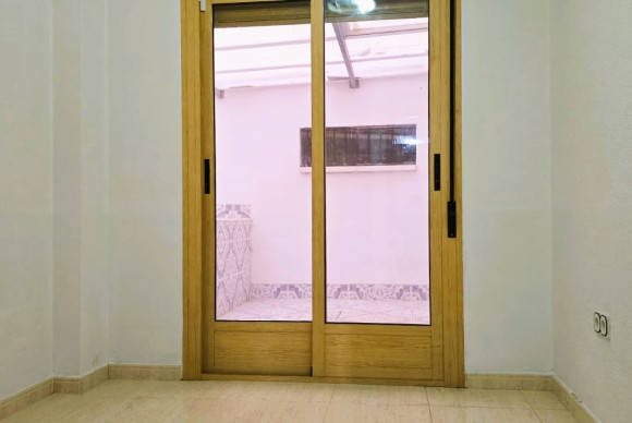 Resale - Apartment / flat - Xirles