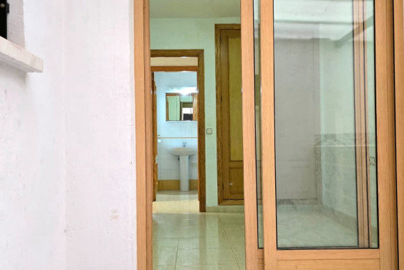 Resale - Apartment / flat - Xirles