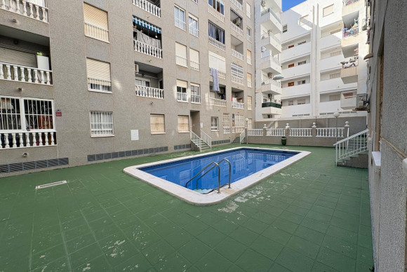 Reventa - Entresuelo - Torrevieja - Centro