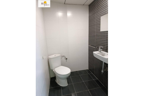 Herverkoop - Winkel Ruimte - Burjassot - UNIVERSIDADES