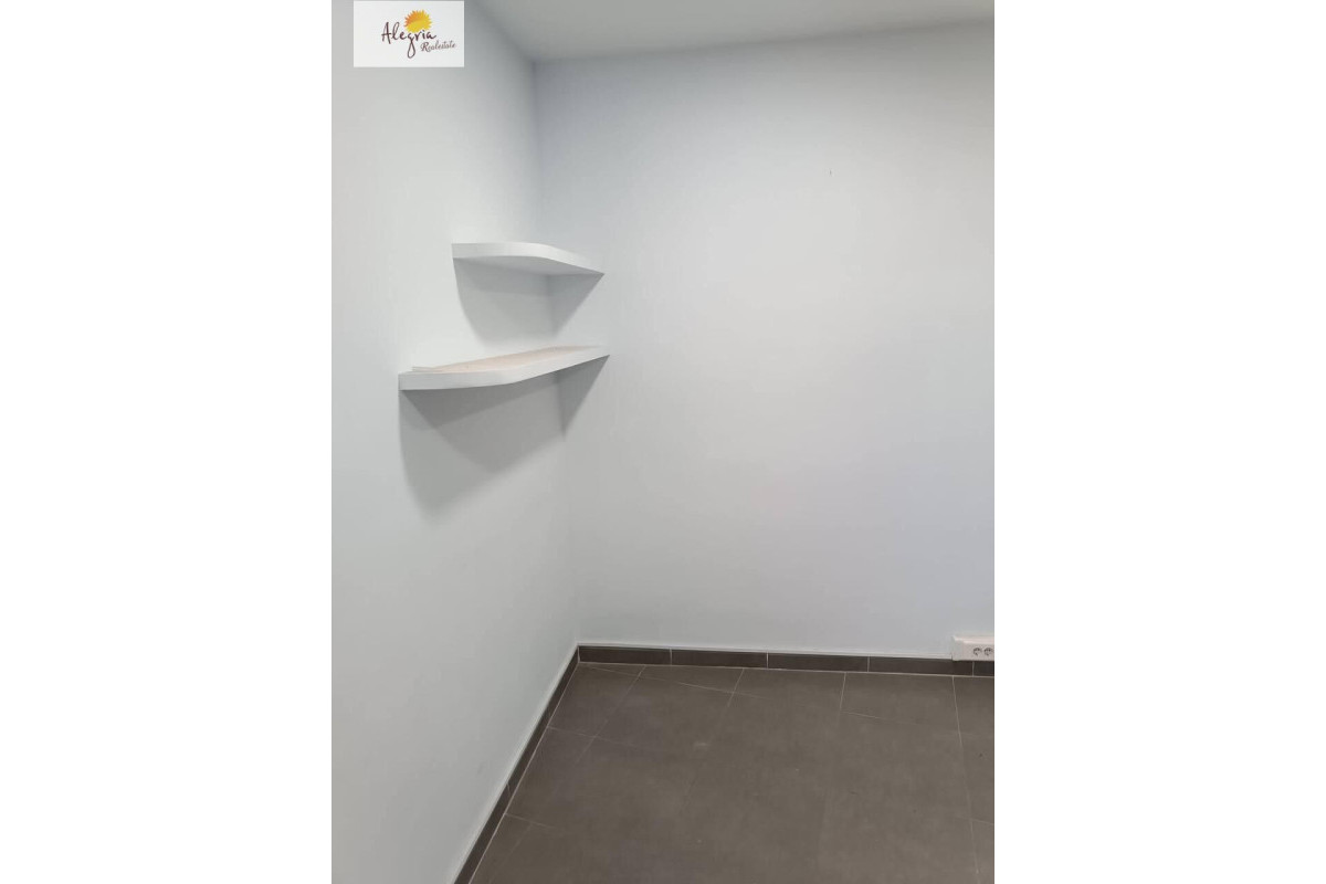 Herverkoop - Winkel Ruimte - Burjassot - UNIVERSIDADES