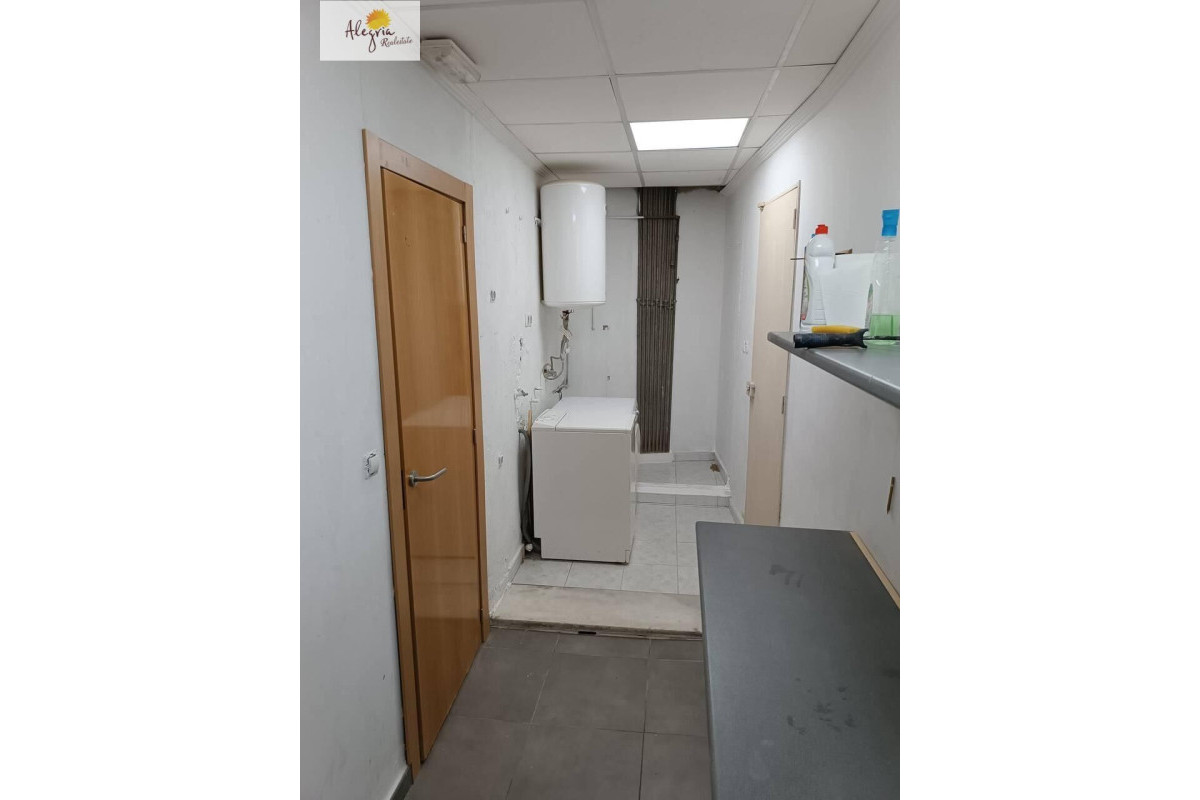 Herverkoop - Winkel Ruimte - Burjassot - UNIVERSIDADES