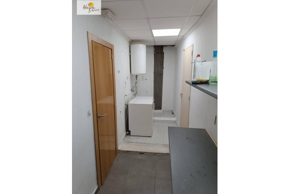 Herverkoop - Winkel Ruimte - Burjassot - UNIVERSIDADES