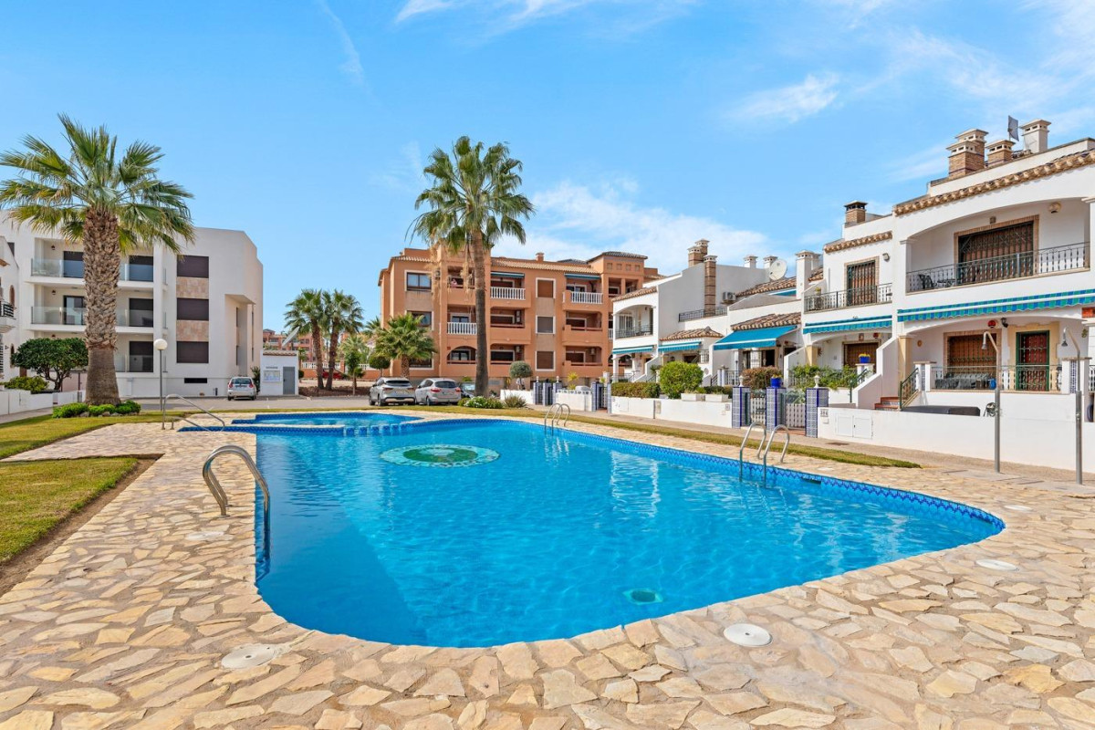 Resale - Apartment  - Orihuela Costa - Villamartín