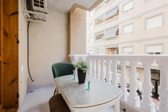 Resale - Apartment  - Torrevieja - Playa de La Acequion