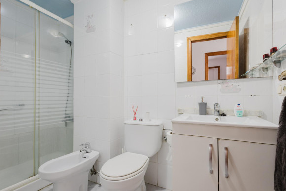 Resale - Apartment  - Torrevieja - Playa de La Acequion